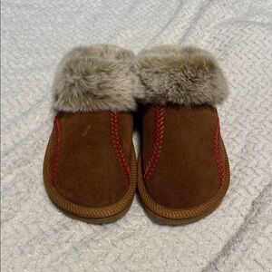 Rawlings slipper shoe  baseball women’s medium  7 8 Faux Fur Trim